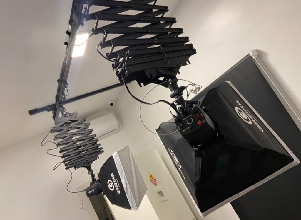 KIT PANTÓGRAFO 360W PRIME PARA ESTÚDIO DE TETO- ACOMPANHA O KIT: 2 UNID. FLASH 180W +SOFTBOX + ( BÔNUS NA DESCRIÇÃO )