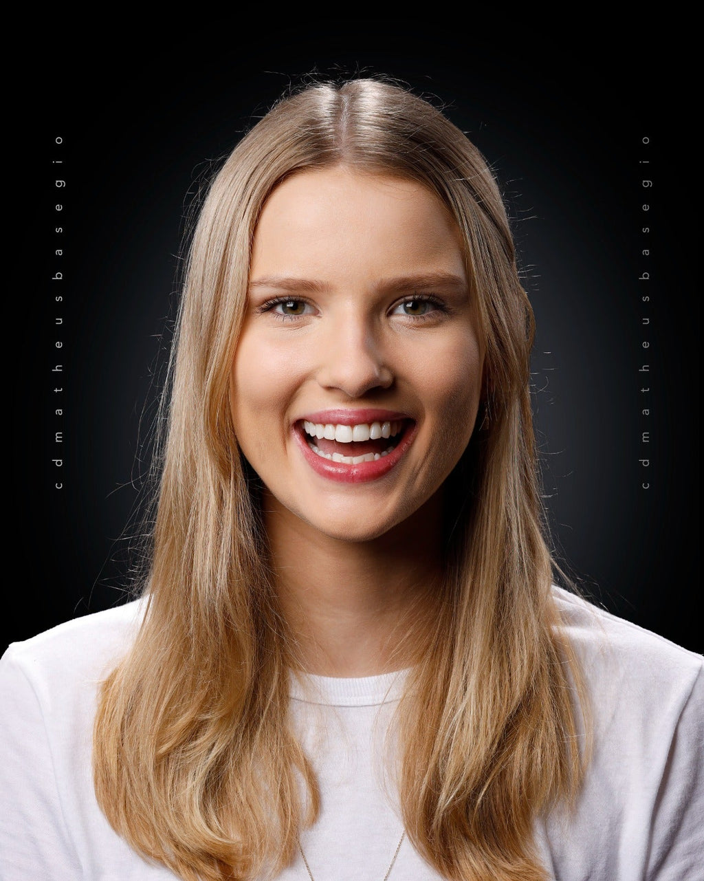 KIT 18 - CÂMERA PROFISSIONAL R100 MIRRORLESS + LENTE MACRO CANON RF 100MM + ESTÚDIO FOTOGRÁFICO + FLASH TWIN GODOX MF-12